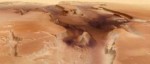 Survol du grand canyon martien