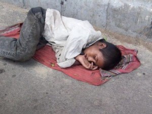 Riaz Hussain din Rawalpindi, Pakistan- Street children-4